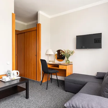 Helios 300m Od Krupowek Nowy Basen Od 12 Lipca 2* 자코파네