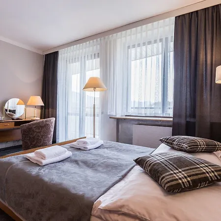 Helios 300m Od Krupowek Nowy Basen Od 12 Lipca 호텔 자코파네